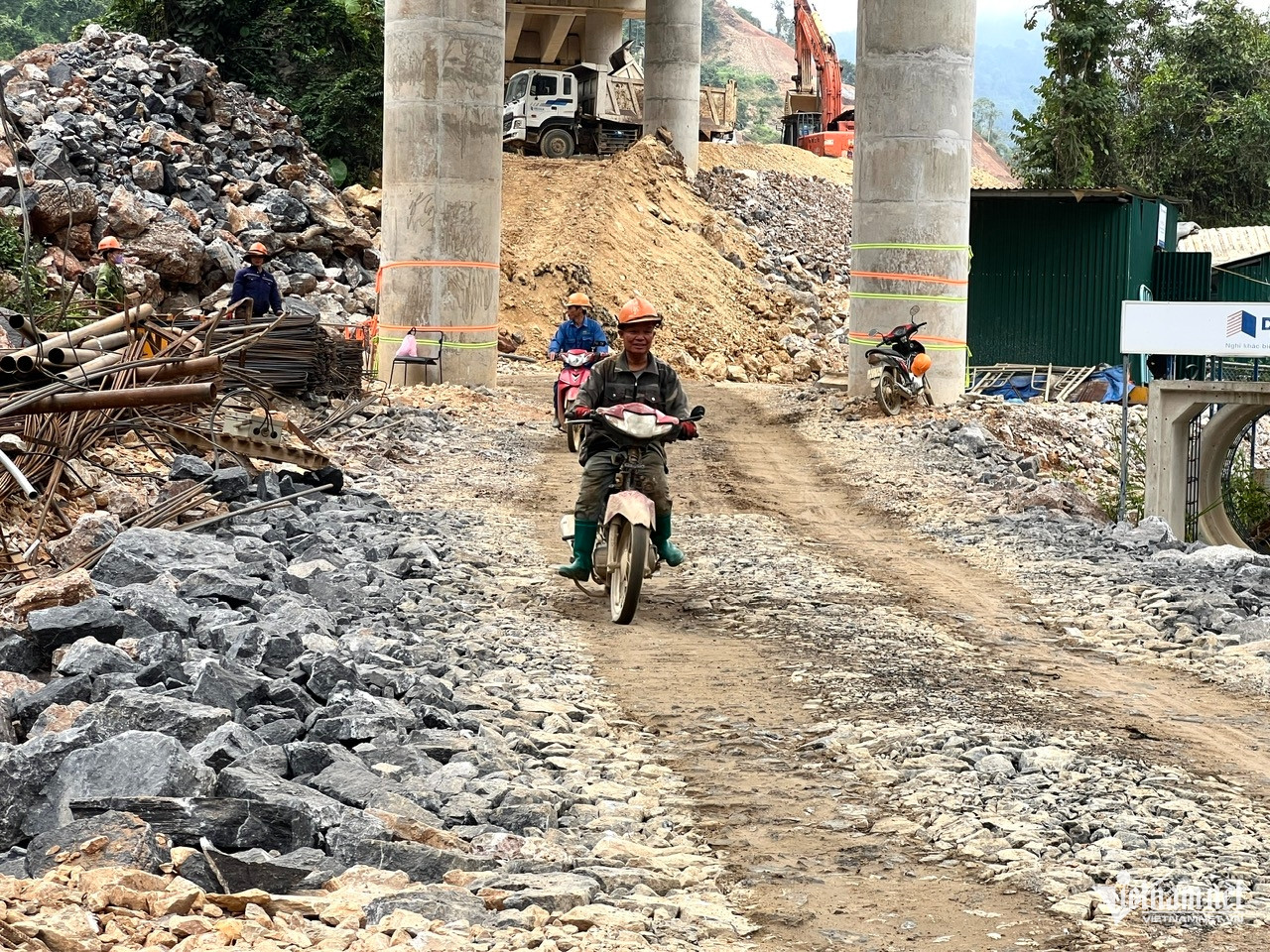 W-Cao toc Dong Dang Tra Linh.jpg