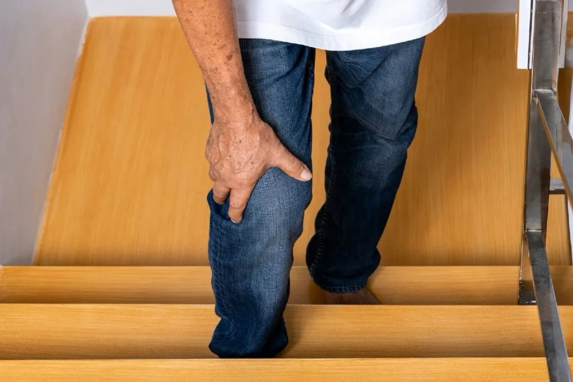 2 dấu hiệu khi đi bộ cảnh báo nguy cơ suy thận