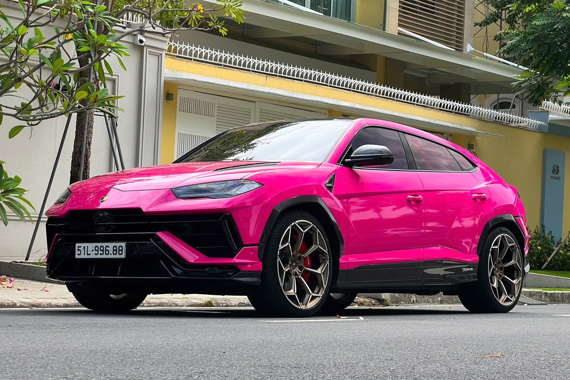 Đi 1 năm, chủ siêu xe Lamborghini Urus lỗ tiền ngang Mercedes-Benz S 450 mua mới