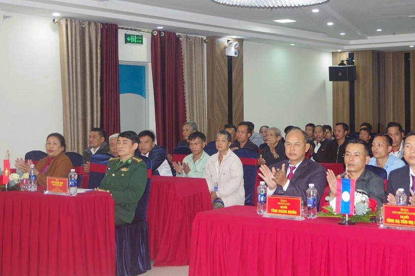 Già làng, trưởng bản chung tay giữ vững an ninh biên giới Việt Nam – Lào