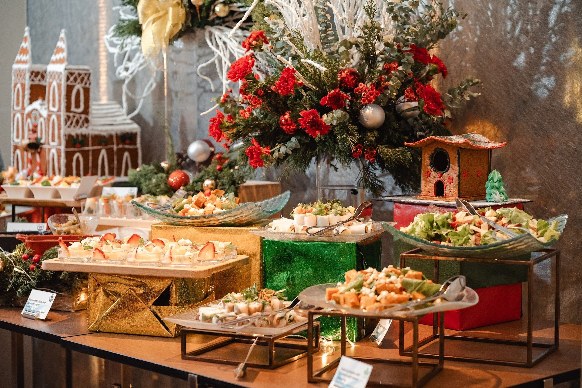 Loạt nhà thờ ở TPHCM rực rỡ ánh đèn trước Giáng sinh, nườm nượp người check-in Gợi ý địa điểm