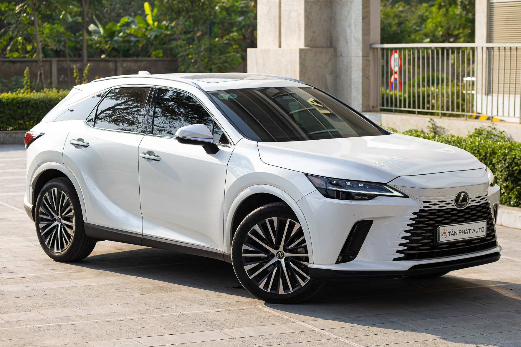 Mua xe một năm đi 81.000km, chủ xe sang Lexus RX 350 lỗ hơn 600 triệu