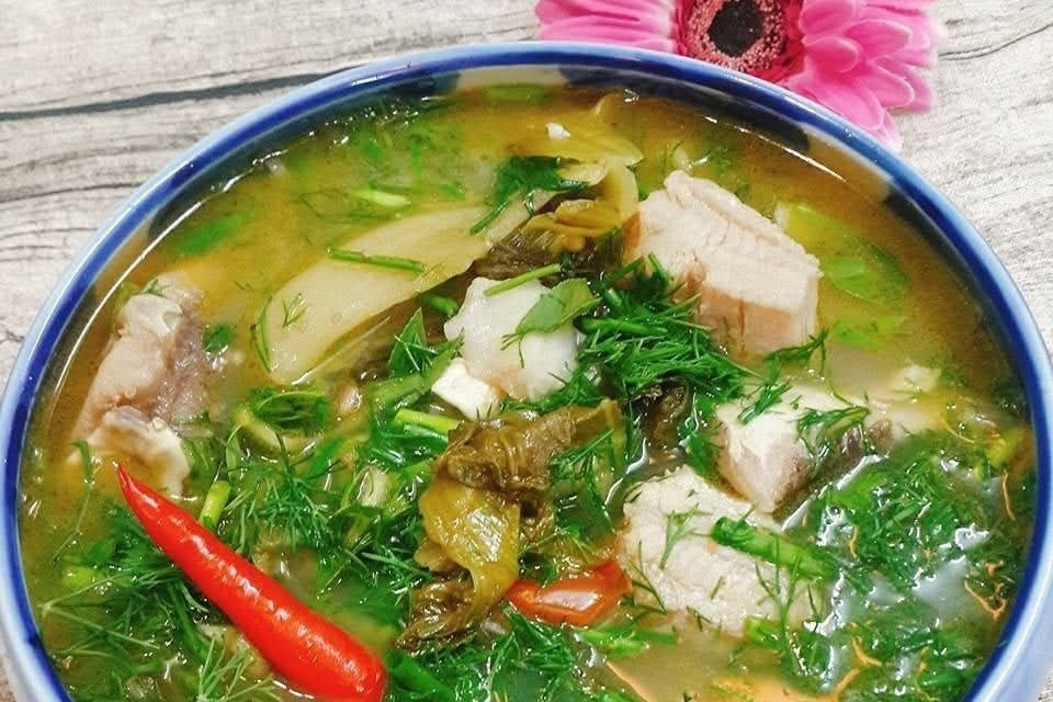 Người đàn ông tổn thương gan, thận sau khi ăn cố bát canh cá