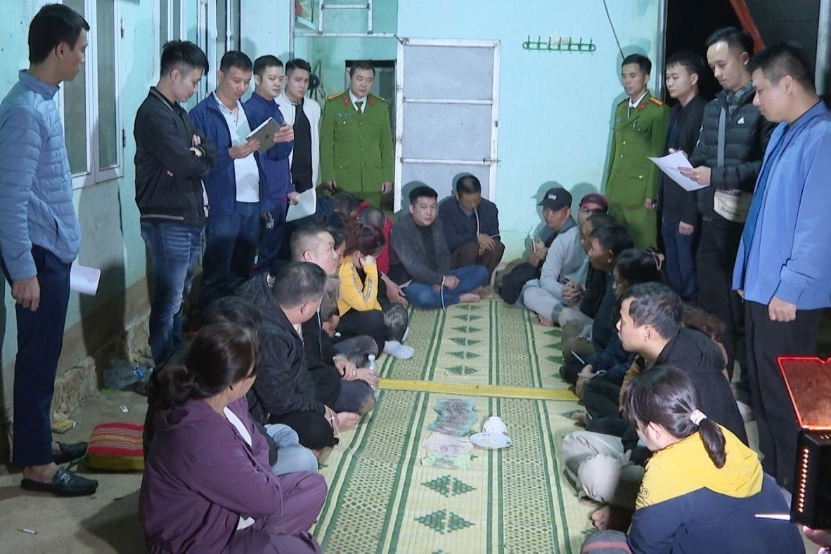 Triệt xóa sới bạc ở Thanh Hóa, bắt giữ 15 đối tượng