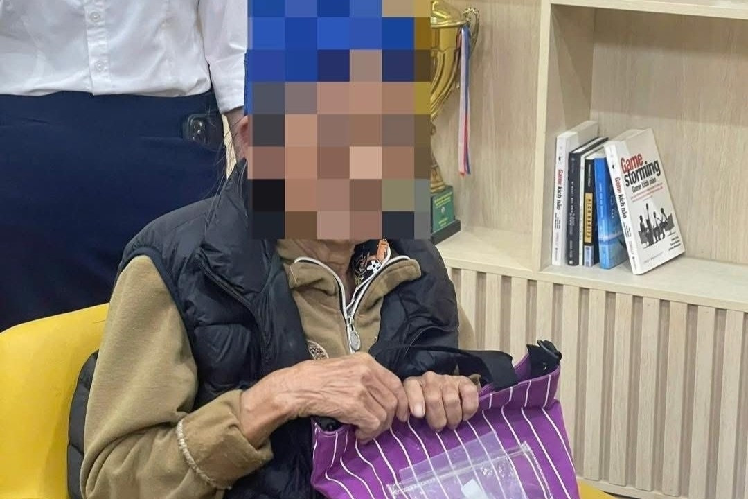 Từ vụ cụ bà suýt bị lừa 2 tỷ đồng nghĩ về cách bảo vệ người cao tuổi trên mạng