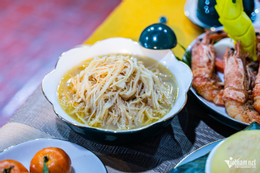 https://static-images.vnncdn.net/vps_images_publish/000001/000003/2025/12/20/w-le-hoi-am-thuc-2211.jpg