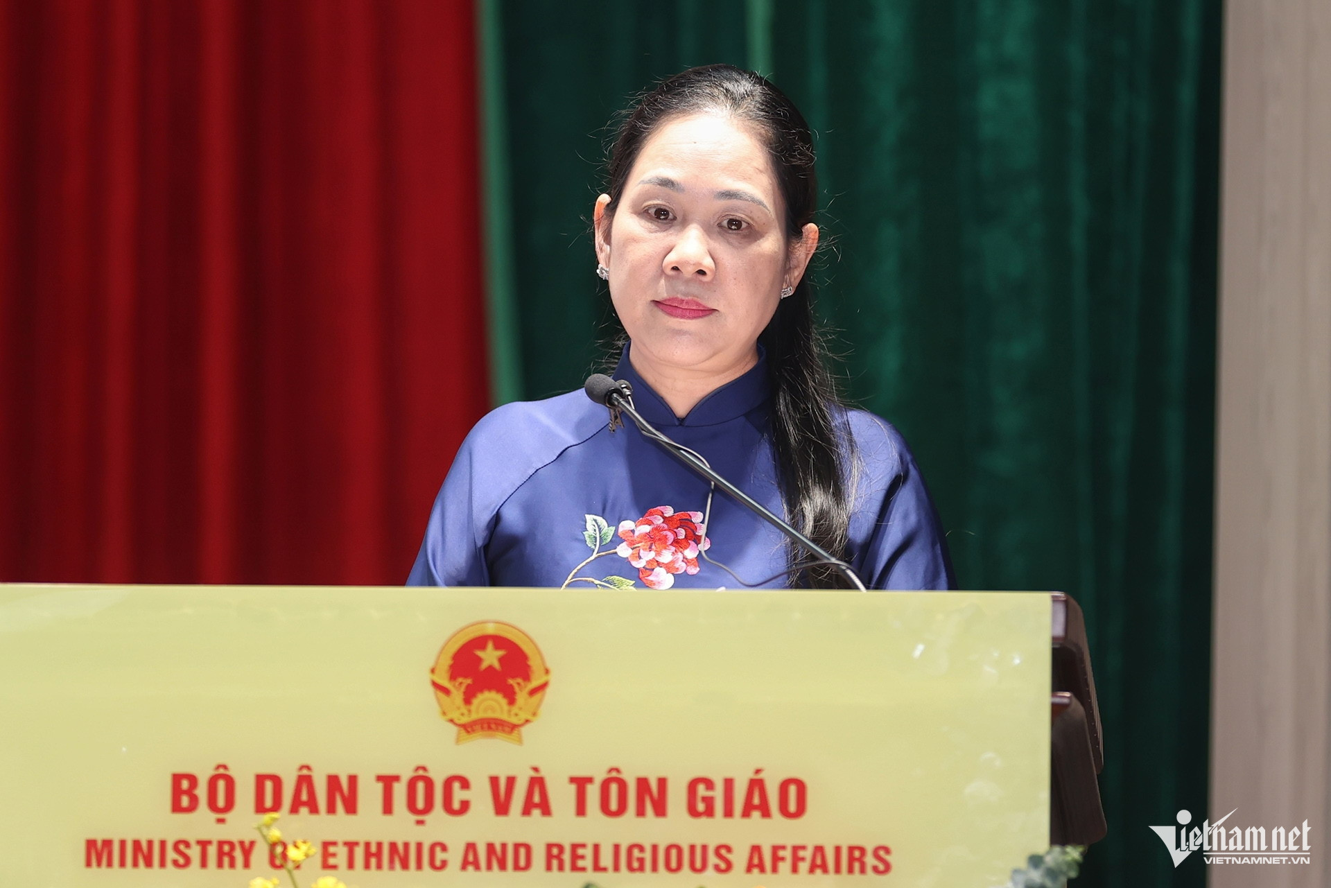 W-Thu truong Nong Thi Ha.jpg