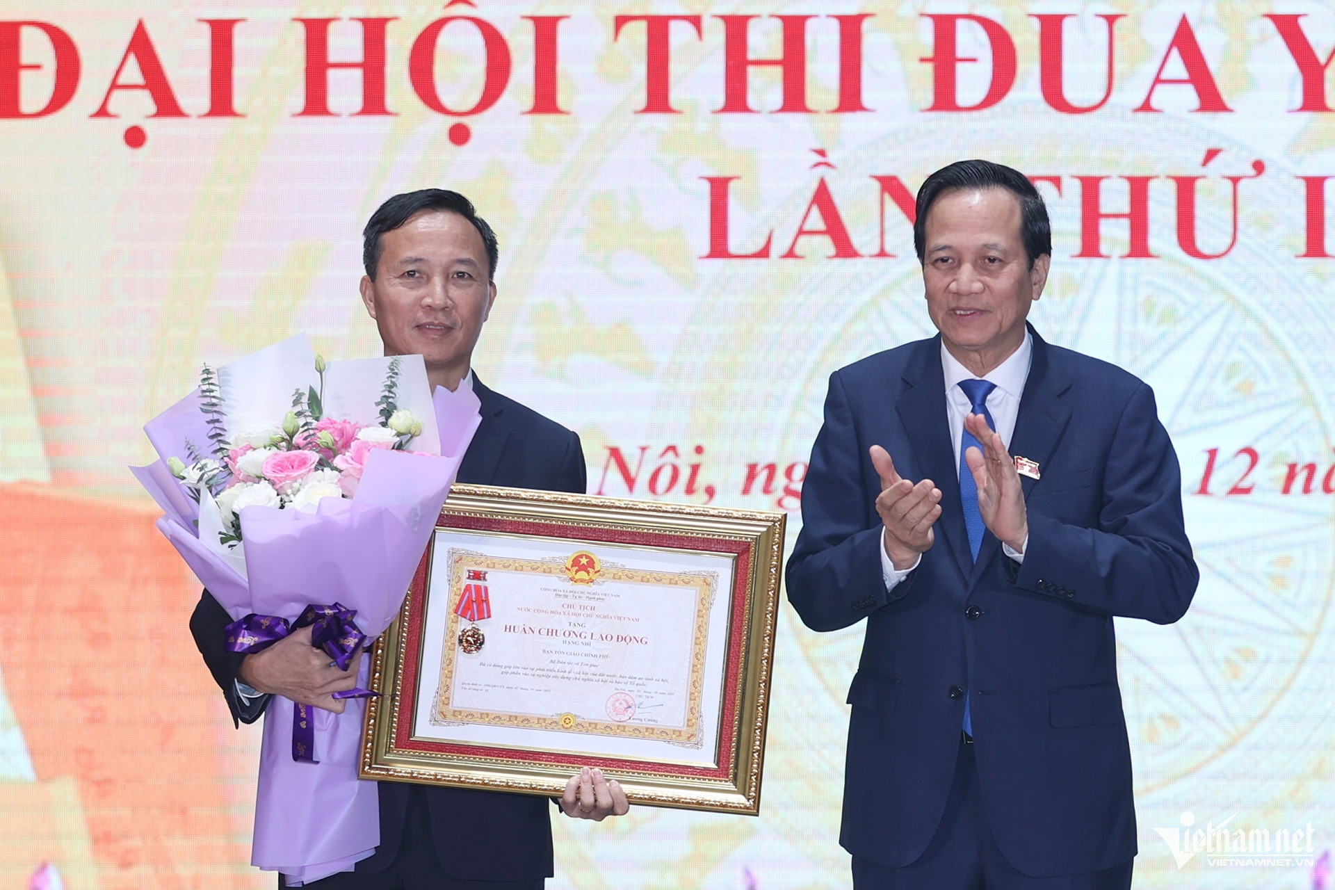 W-Trao Huan chuong Ban Ton giao.jpg