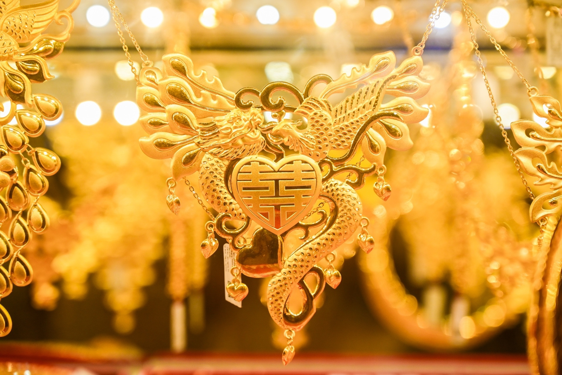 Giá vàng hôm nay 22/12/2025: Kết phiên thăng hoa, vàng tăng tới 900 nghìn/lượng