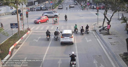 Camera AI phát hiện 123 xe máy vượt đèn đỏ tại một ngã tư ở Hà Nội