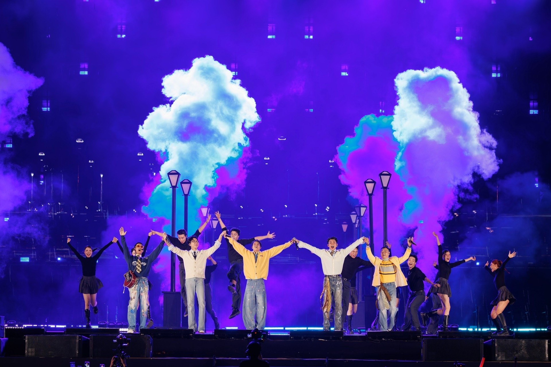  Gần 95.000 người 'cháy hết mình' trong ngày diễn Y-Concert tại Ocean City 