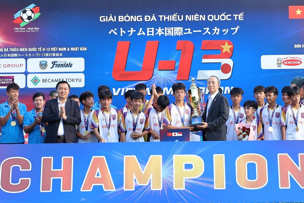  Becamex TP.HCM thắng đại diện Nhật Bản, vô địch U13 quốc tế 