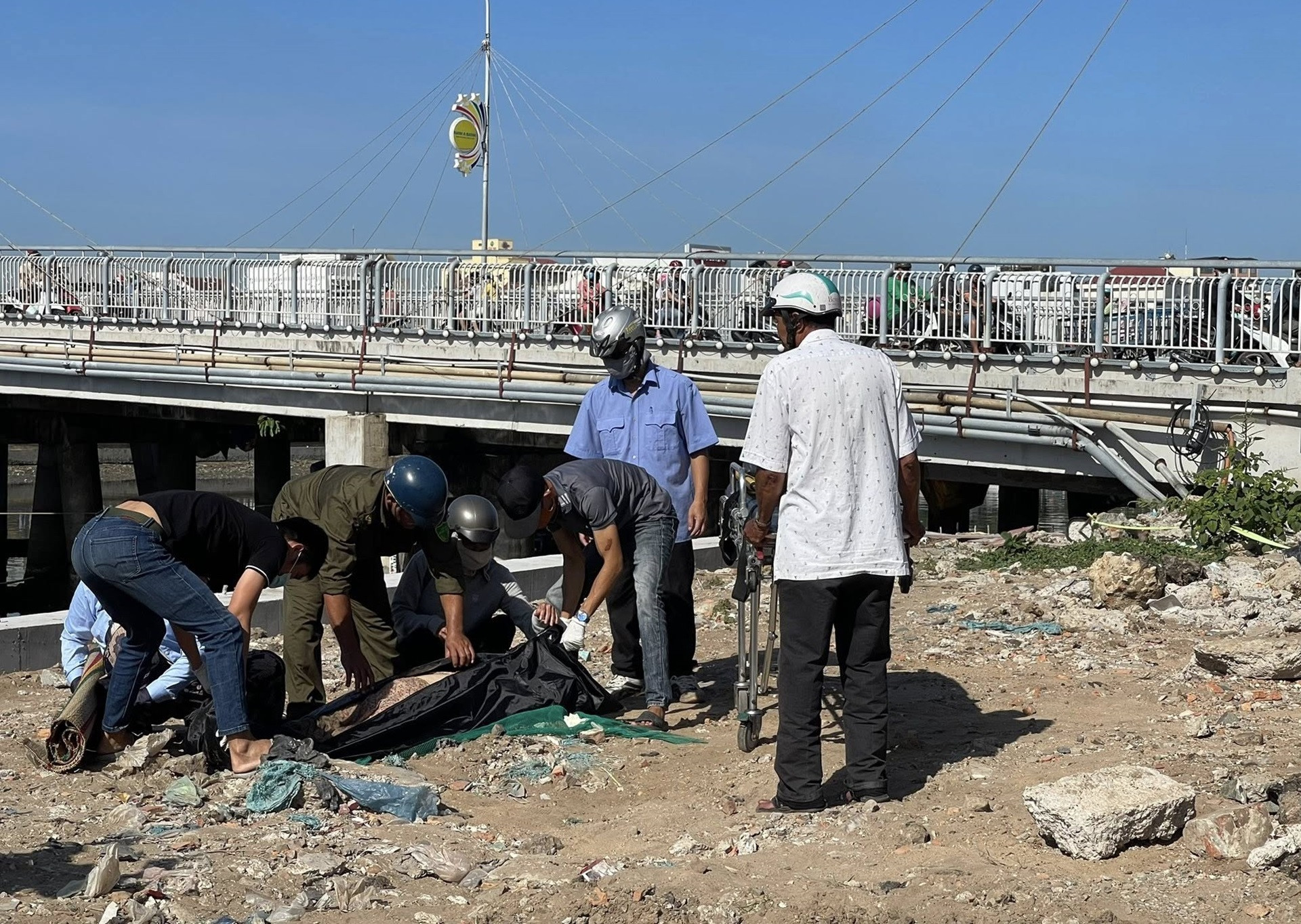 Điều tra vụ thi thể cụ bà 88 tuổi được phát hiện dưới sông Cà Ty.jpg