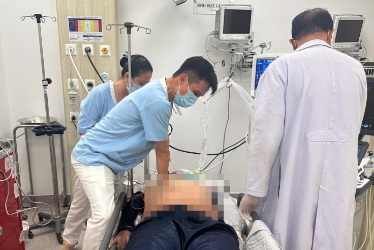 Gia đình phát hiện người đàn ông ngưng thở trong phòng ngủ sau tiếng động lớn