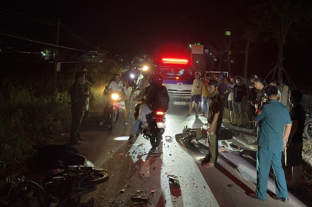  Hai xe máy va chạm trực diện, 2 nam thanh niên tử vong tại chỗ 