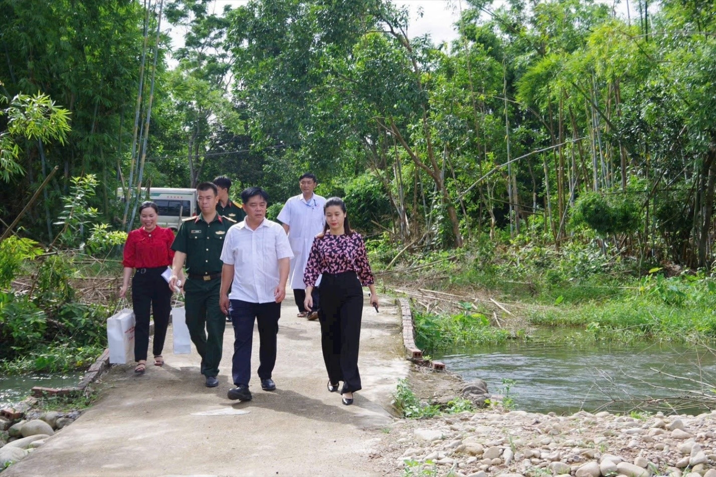 Lớp học tiếng Việt cho đồng bào Dao ở bản biên giới Pò Hèn