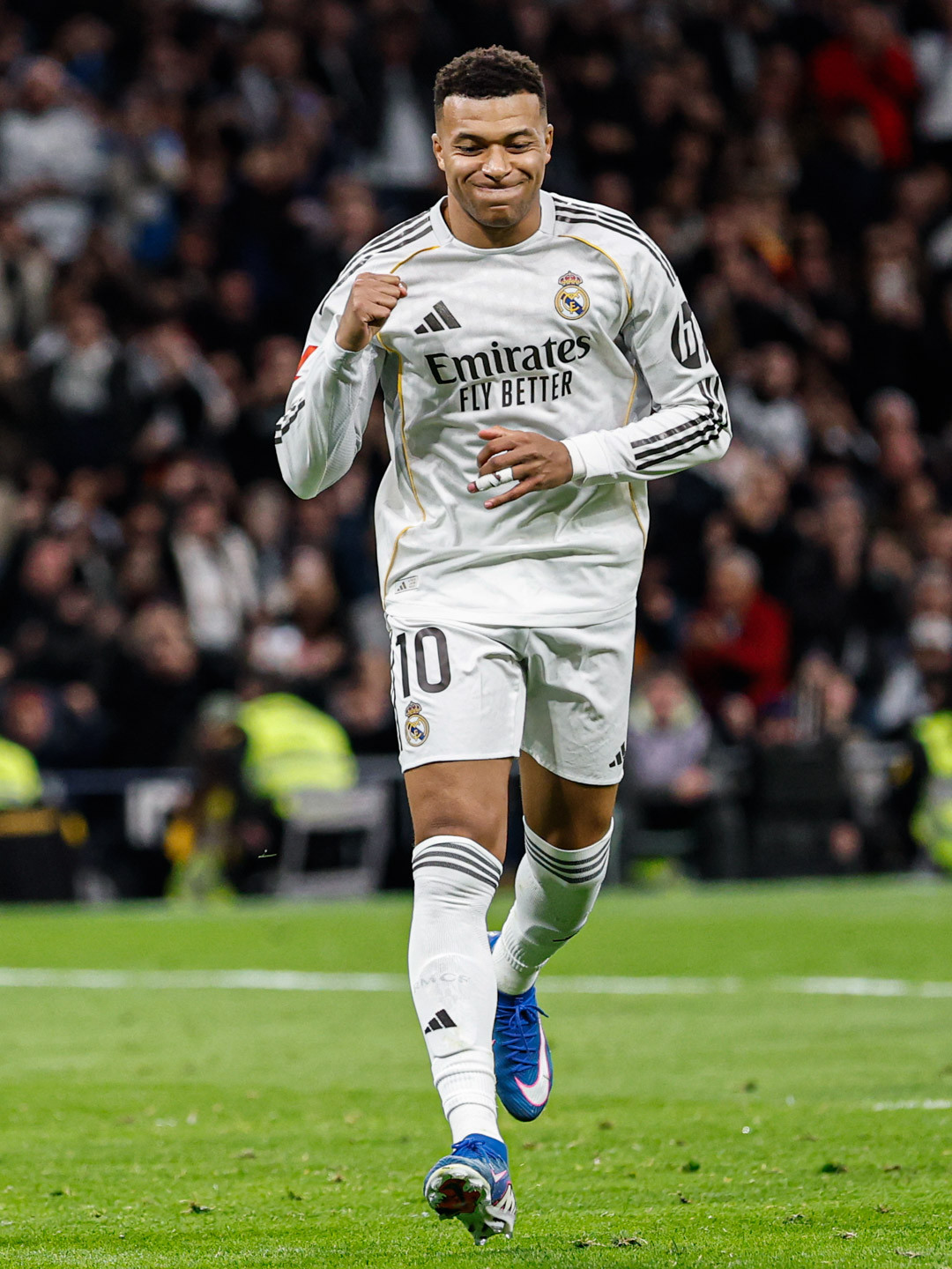Mbappe ghi bàn rồi ăn mừng kiểu SIU như đàn anh Ronaldo