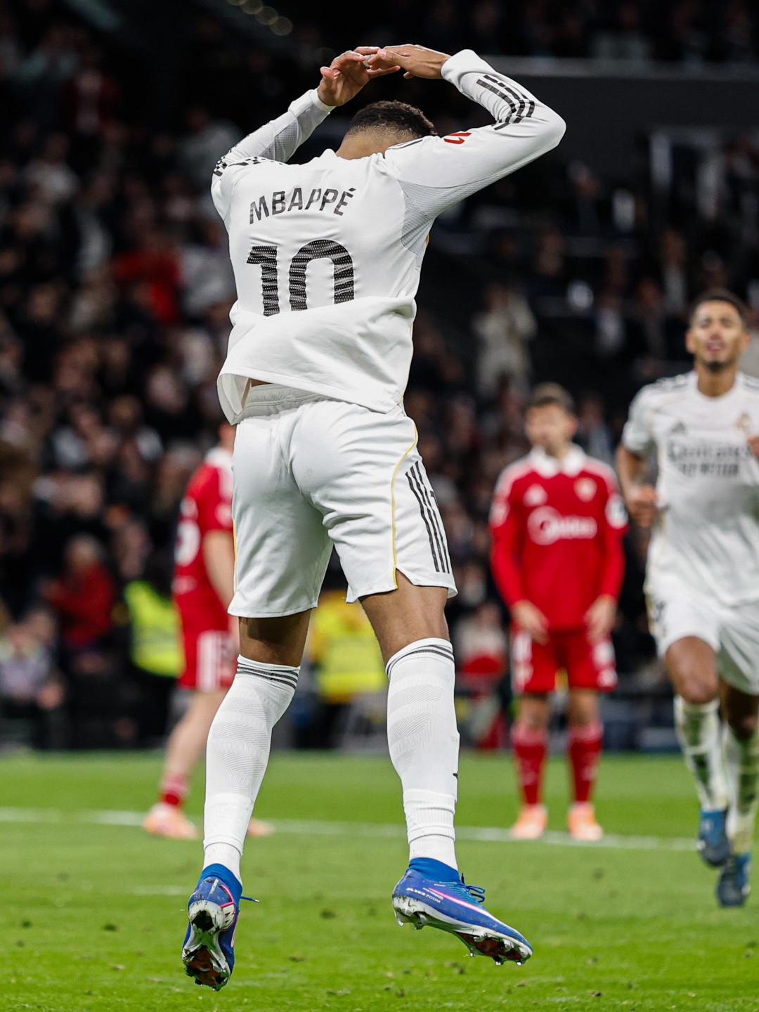 https://static-images.vnncdn.net/vps_images_publish/000001/000003/2025/12/21/mbappe-real-madrid-2-362.jpg