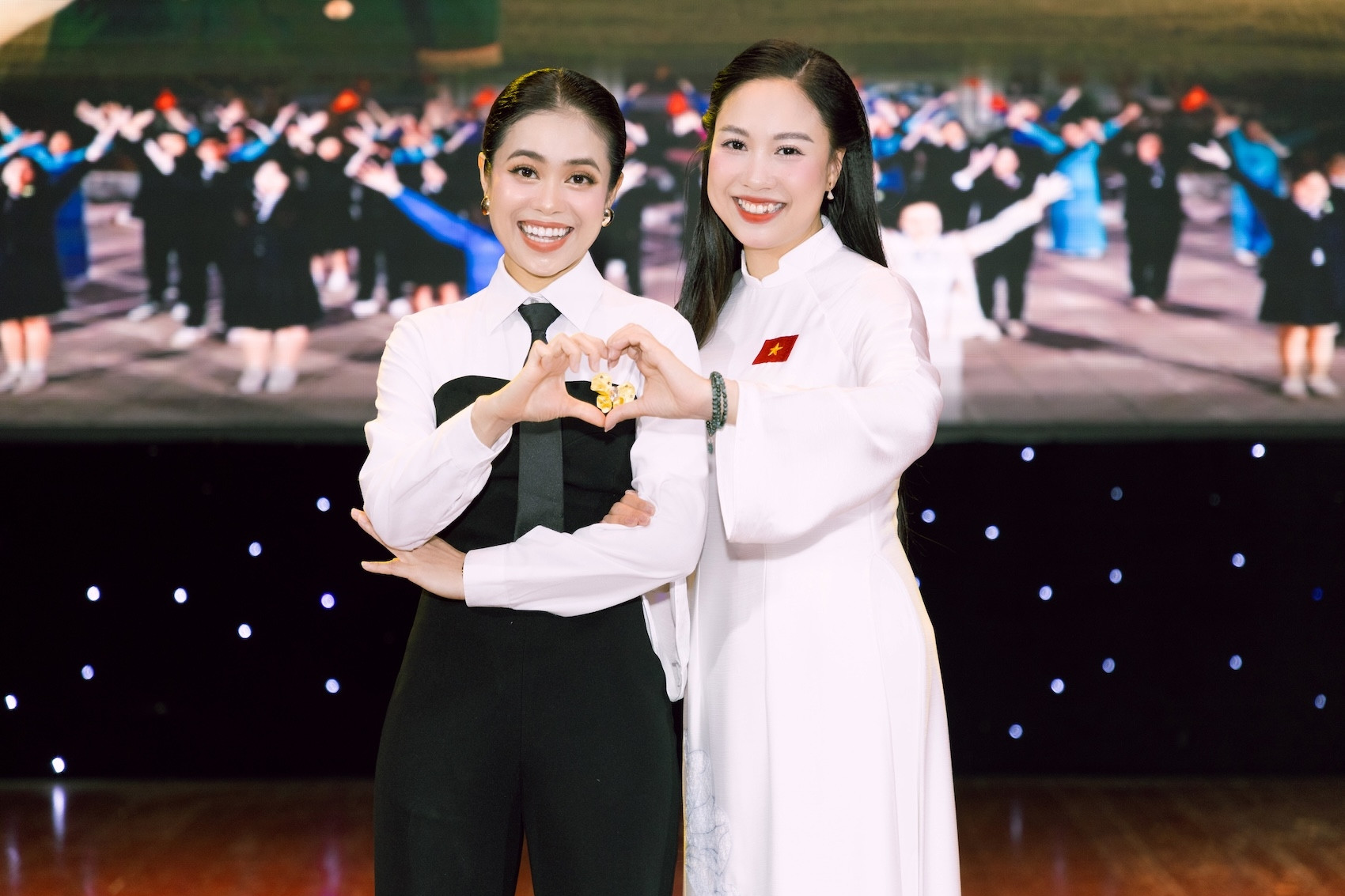 Thượng úy Bích Ngọc ra MV 'Ý Đảng - Lòng dân', One Piece Music Symphony biểu diễn ở Việt Nam