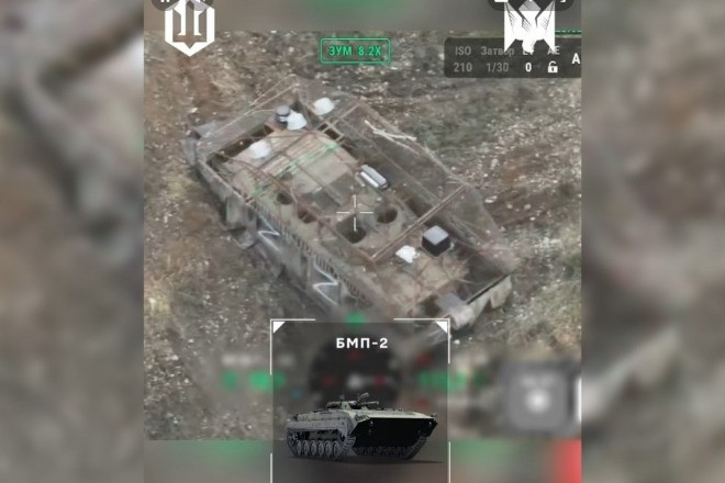 Video UAV Ukraine bắn cháy xe bắc cầu, hàng loạt xe thiết giáp Nga ở Donetsk