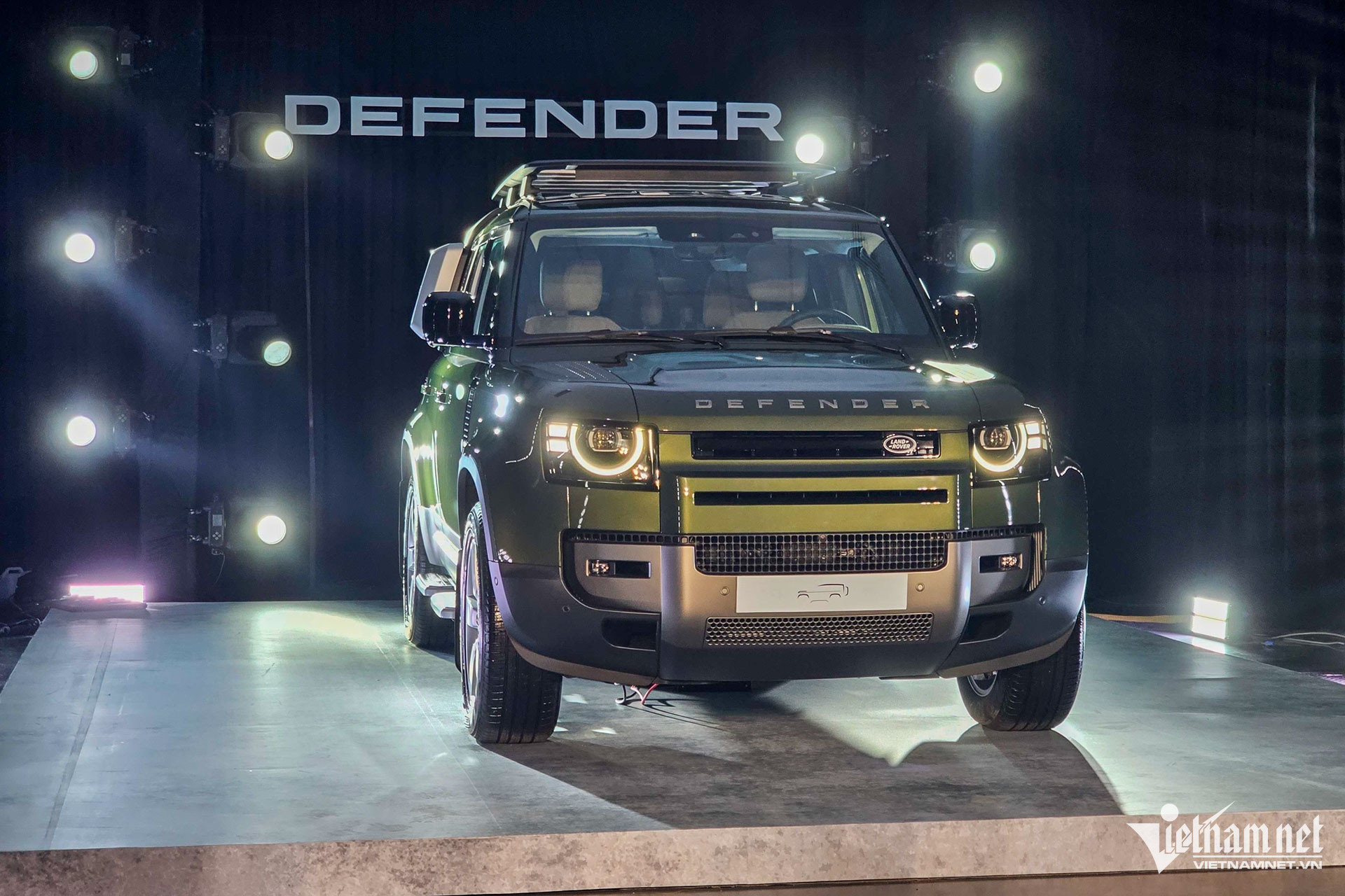 W-Land Rover Defender 2026.jpg