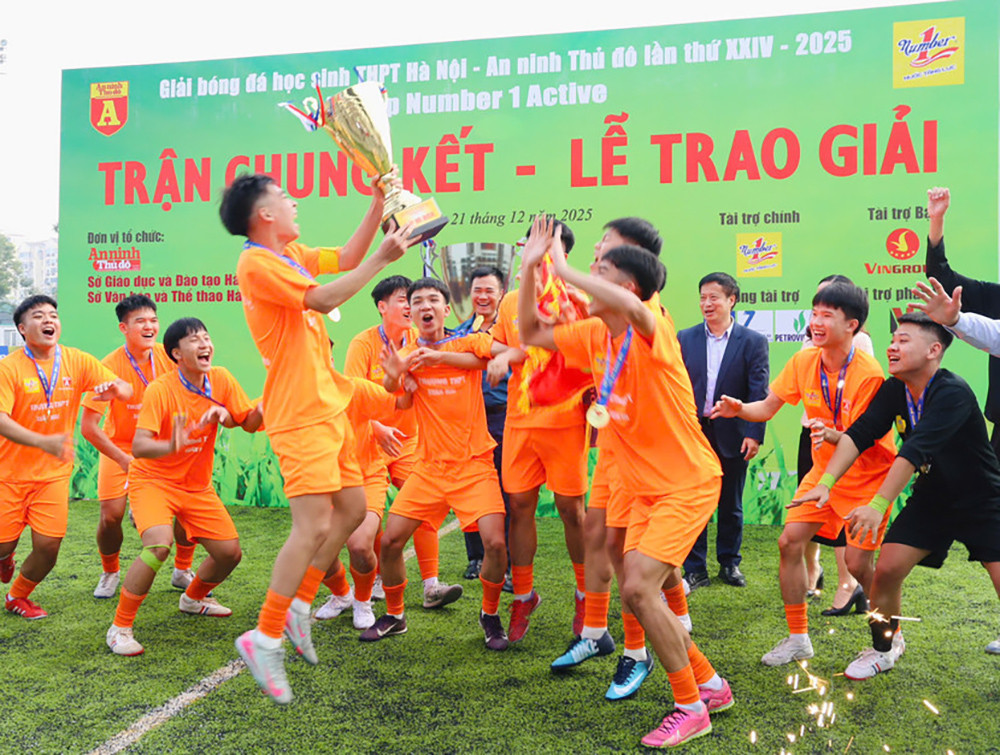 xuan mai bong da 1.jpg