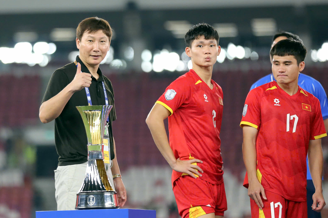 Bản tin sáng 22/12: HLV Kim Sang Sik chuẩn bị gì cho U23 Việt Nam ở giải châu Á