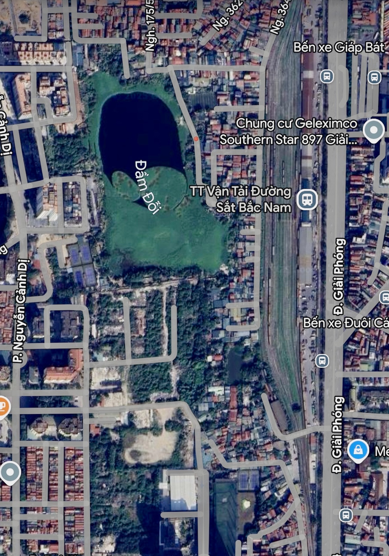 bai xe trung tam thuong mai hoang mai giap bat vietnamnet.jpg