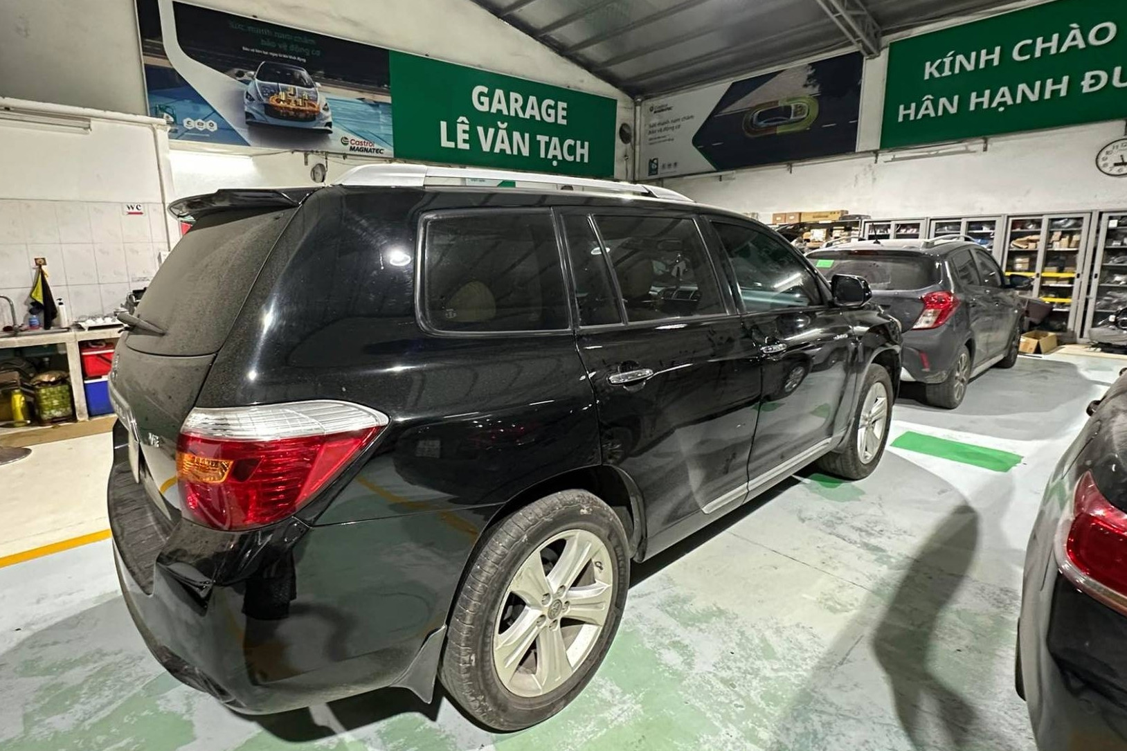  Chủ xe bức xúc vì ô tô hỏng nằm trên xe cứu hộ vẫn bị trừ tiền qua trạm thu phí 