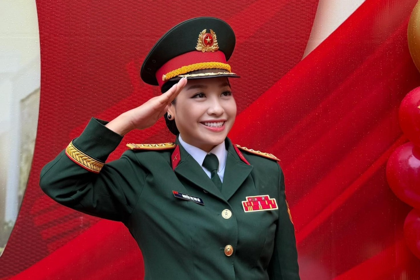  Đại tá - NSND Thu Hà đong đầy cảm xúc, ca sĩ Sơn Tuyền trẻ trung ở tuổi U70 