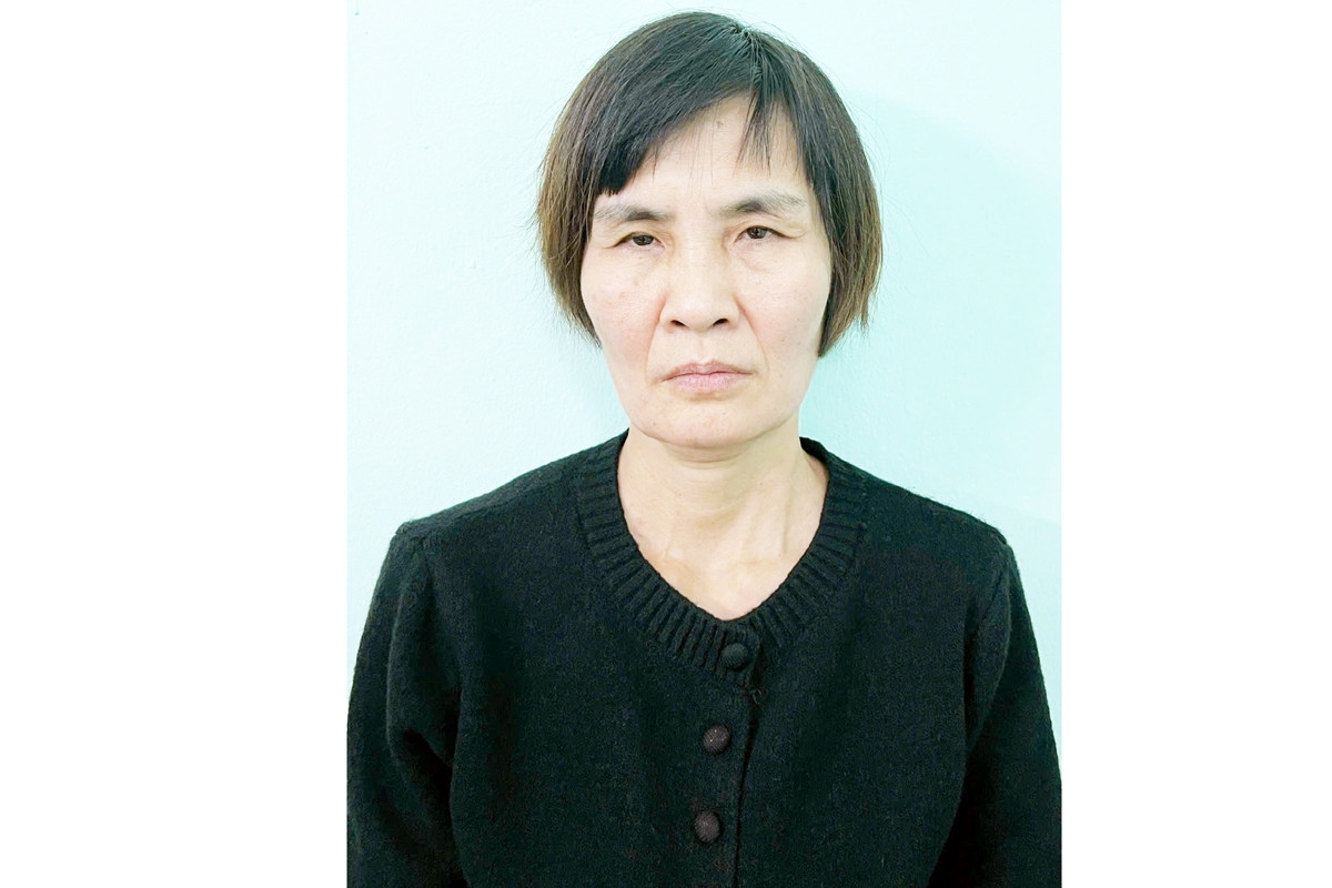 Hà Nội: Người phụ nữ lấy đồ, đánh đập, ép nữ sinh quỳ xin trả lại