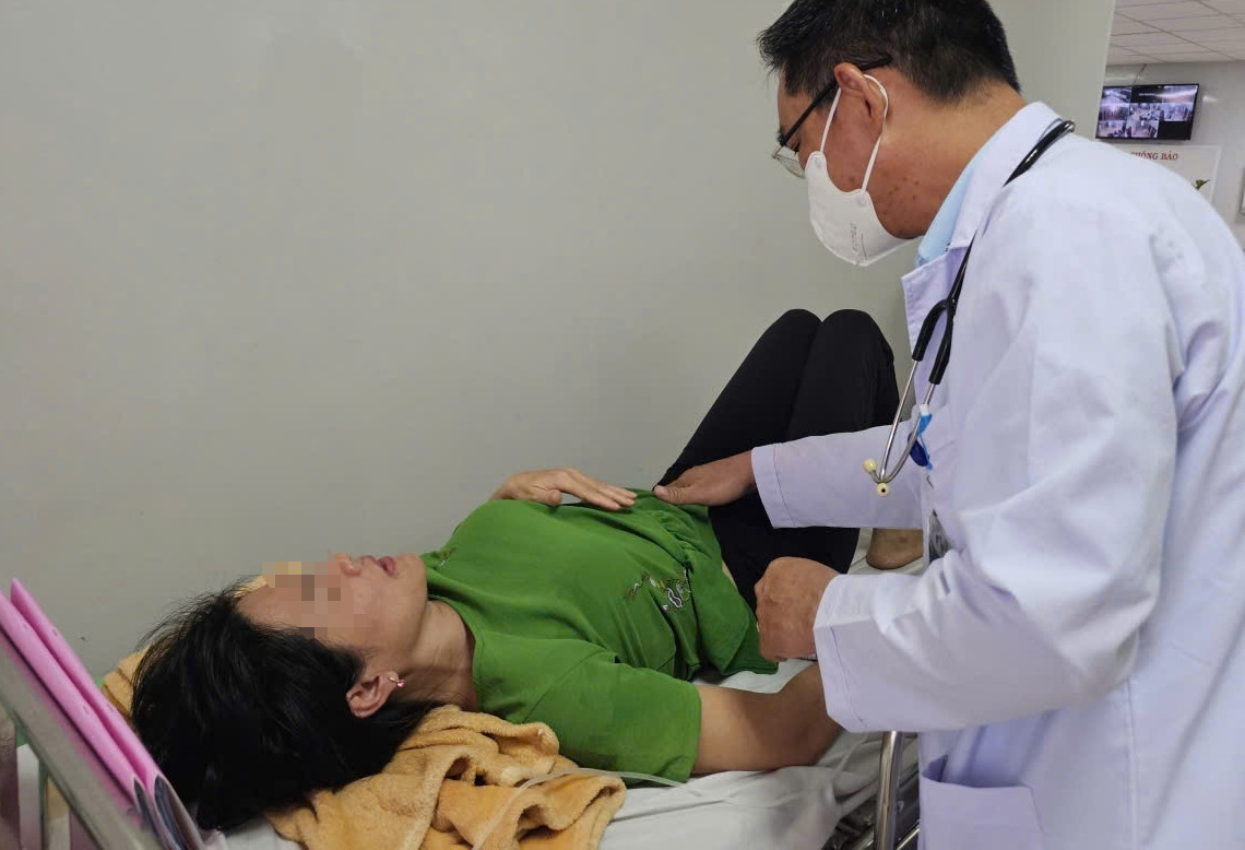  Hàng chục người cấp cứu nghi ngộ độc sau khi ăn bánh mì ở TPHCM 