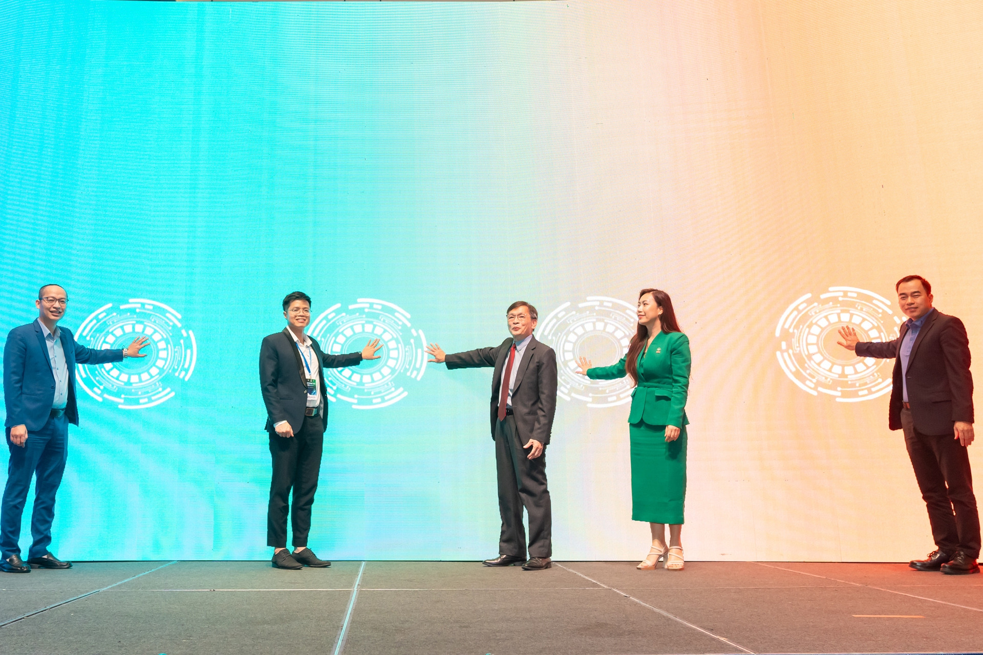 “Lấp đầy” khoảng trống kỹ năng để tạo thế hệ công dân số làm chủ công nghệ