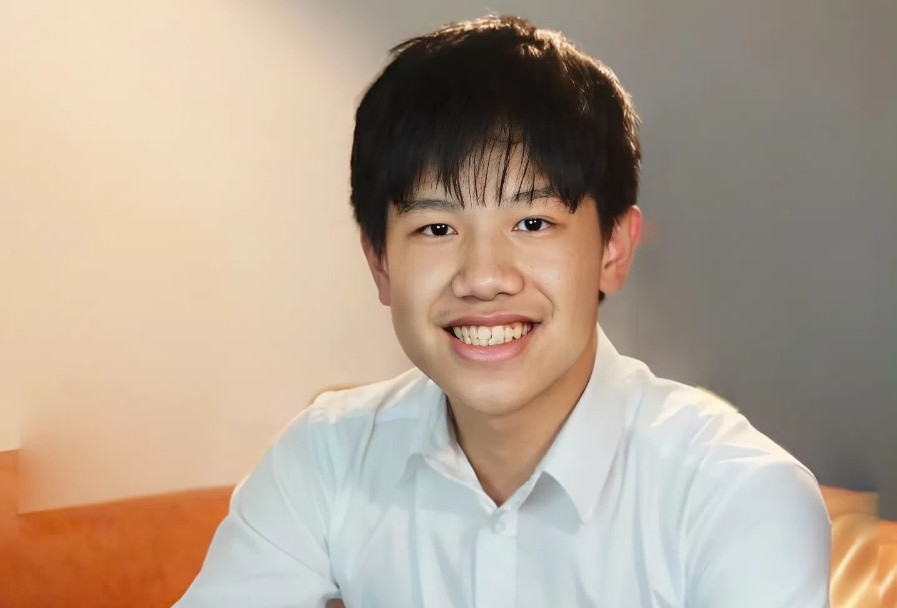 Nam sinh 15 tuổi đạt điểm SAT tuyệt đối, giành học bổng du học Singapore