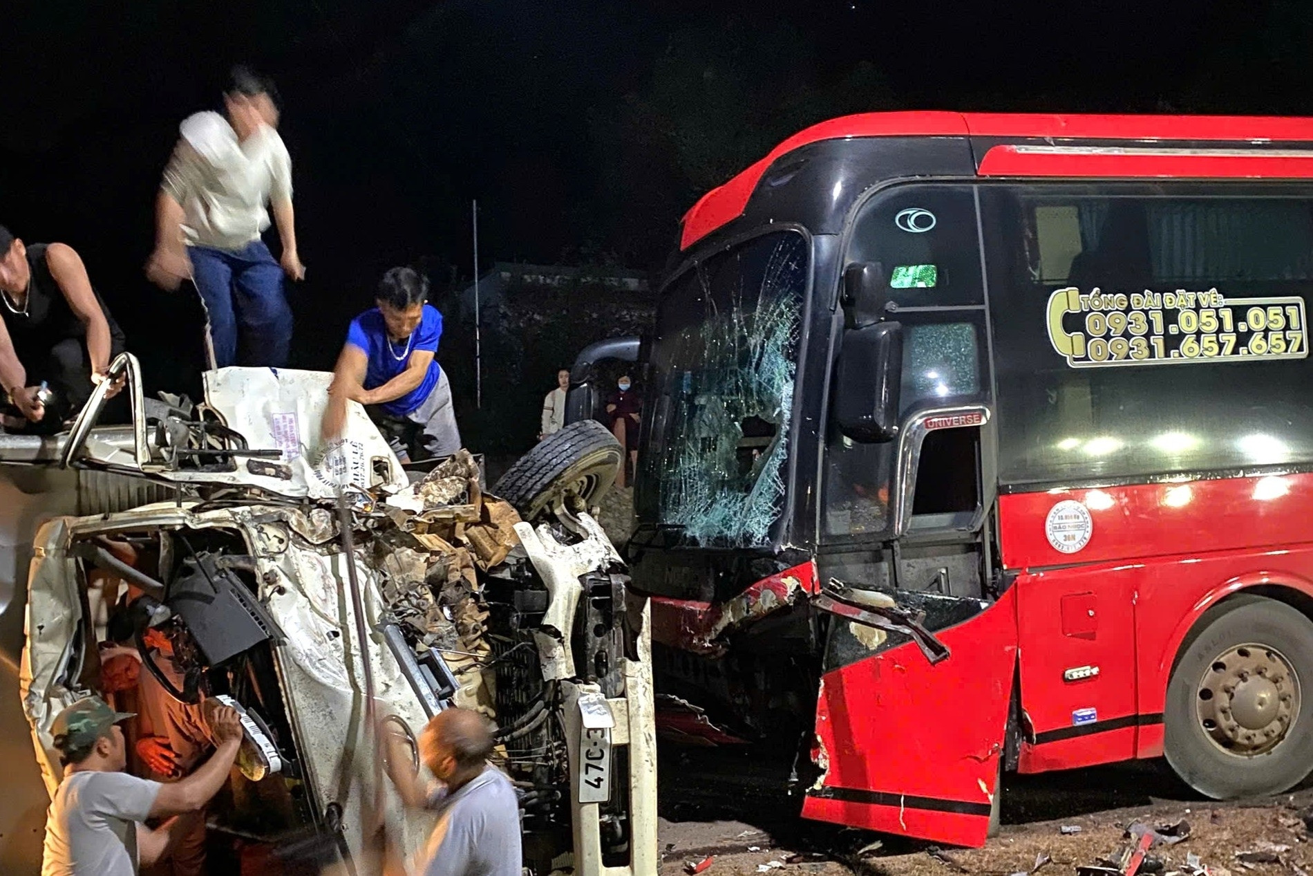 People destroyed the cabin and saved the couple trapped in the truck
