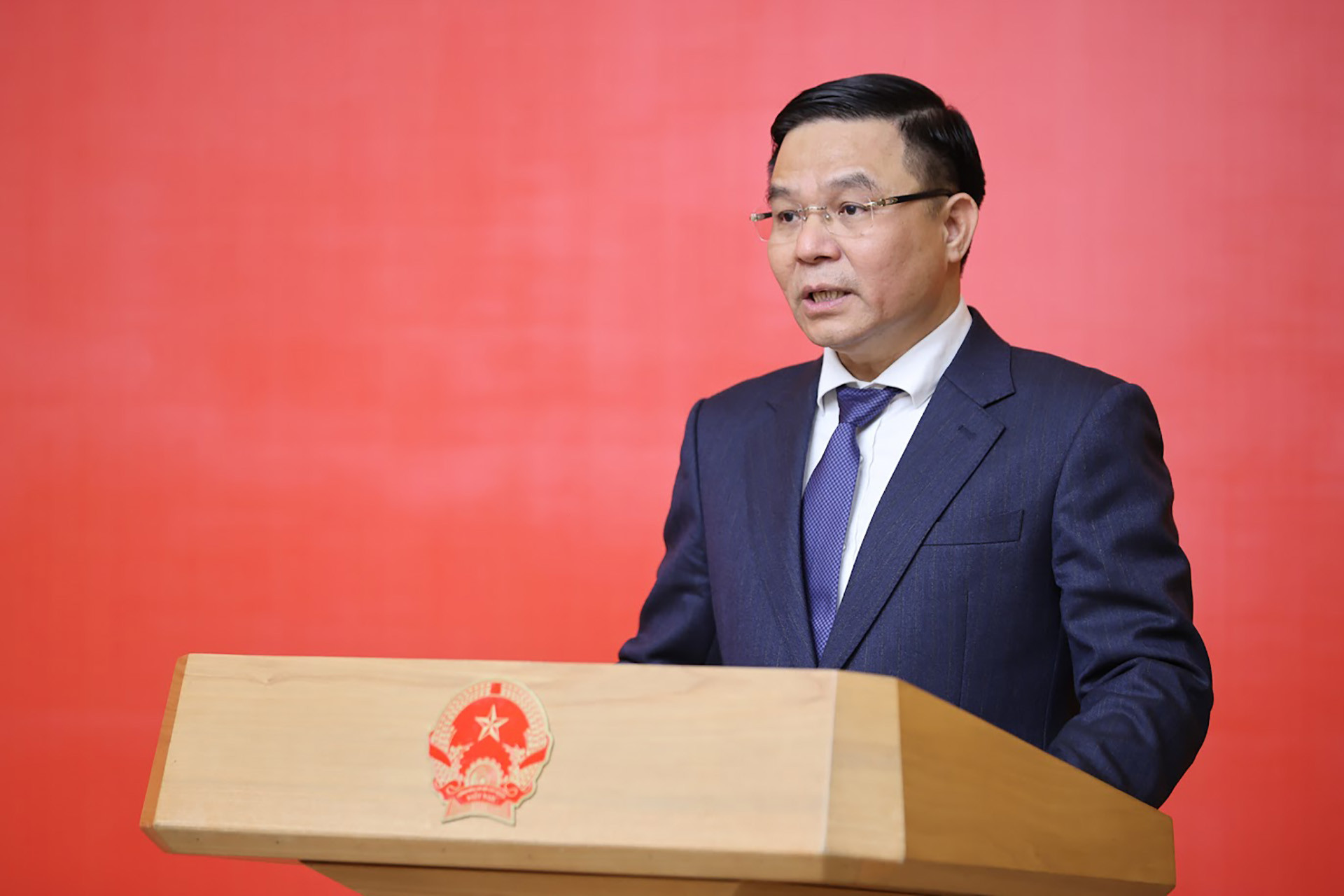 ong le manh hung phat bieu.jpg