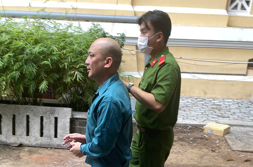  Giám đốc nhập lậu hàng chục ngàn chiếc lốp ô tô 