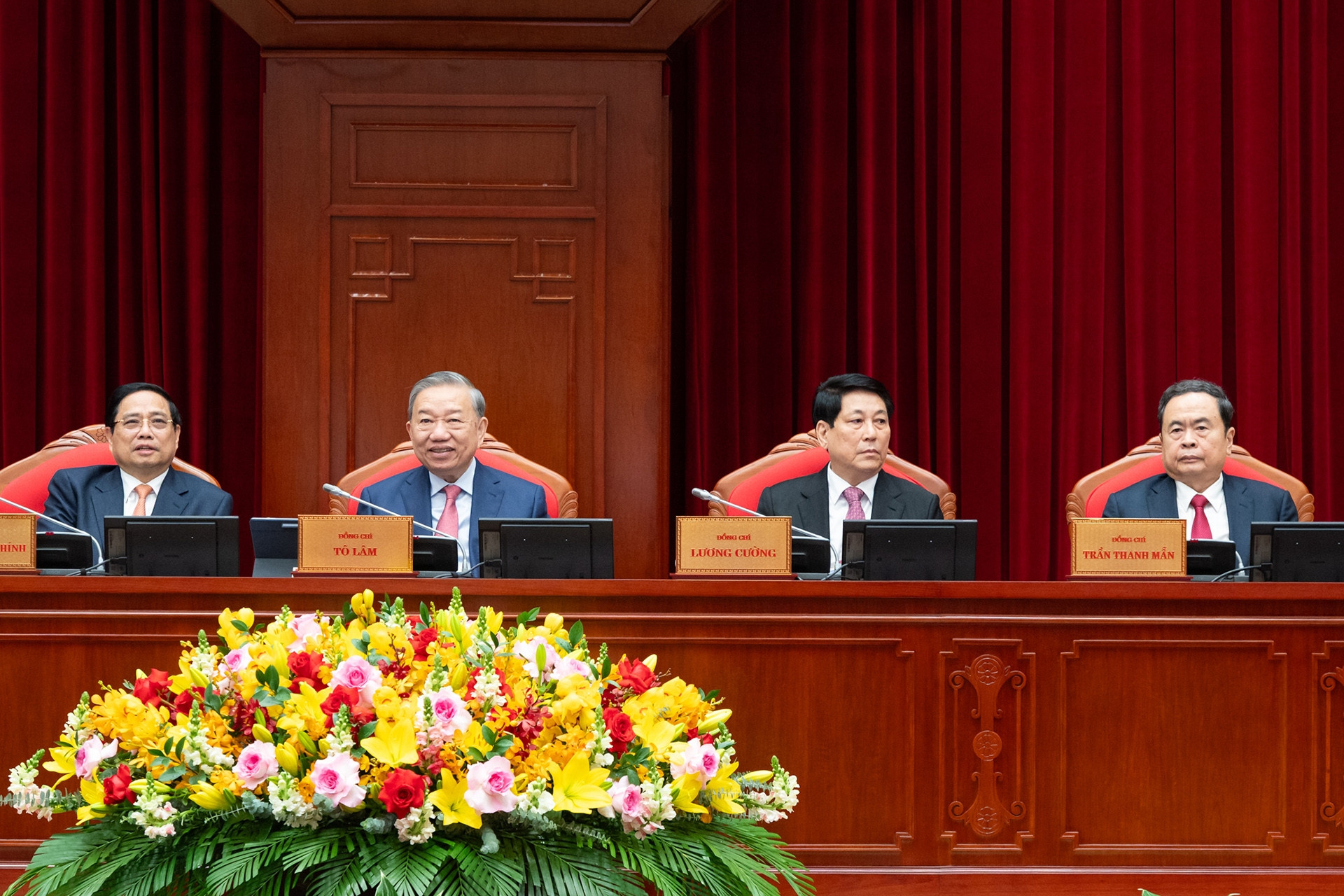 Lựa chọn nhân sự lãnh đạo