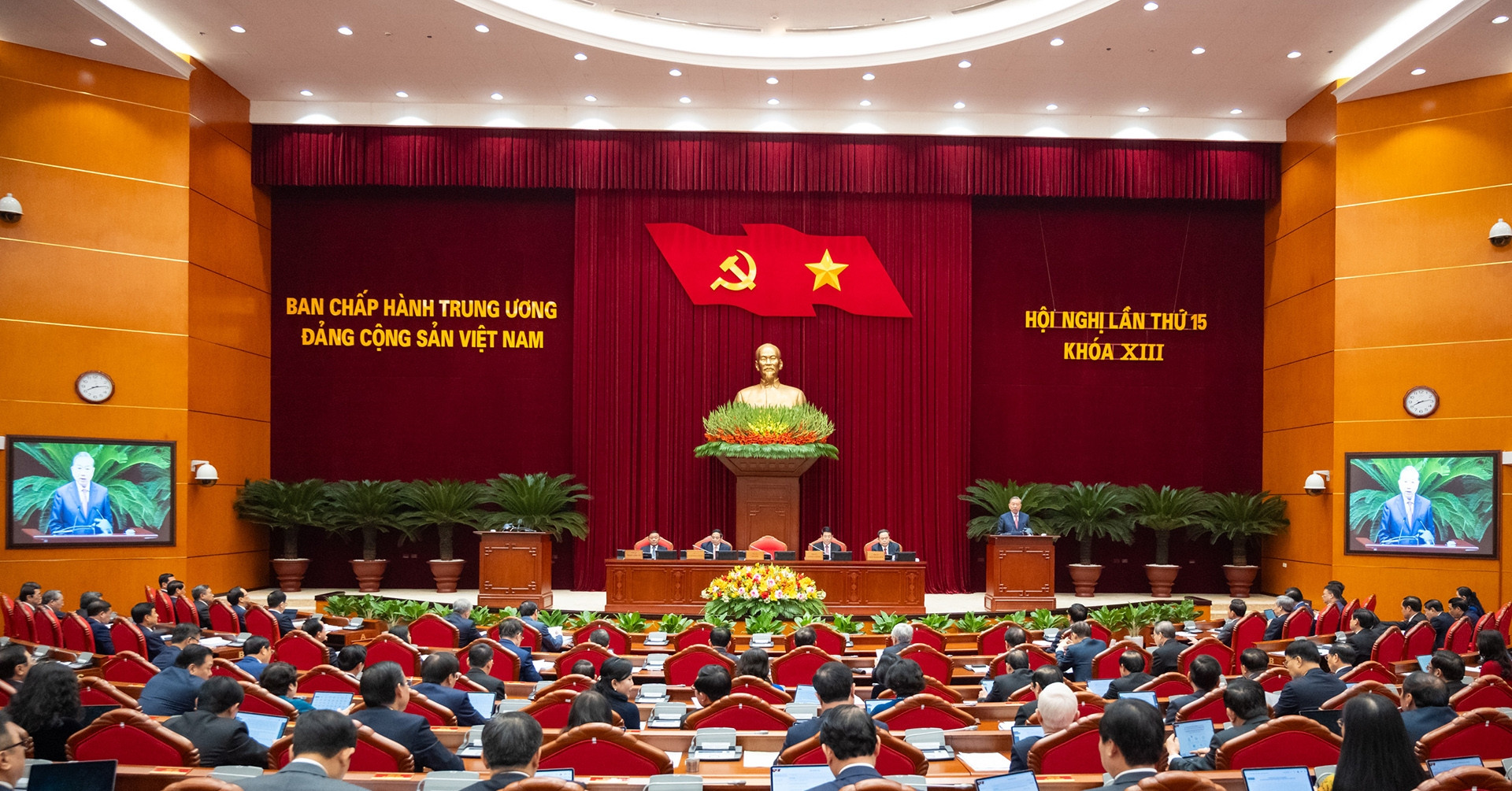 Trung ương họp riêng, cho ý kiến về báo cáo côn...