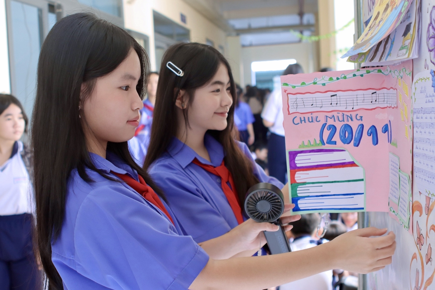 Trường tổ chức liên kết đủ loại, phụ huynh đóng tiền triệu mỗi tháng