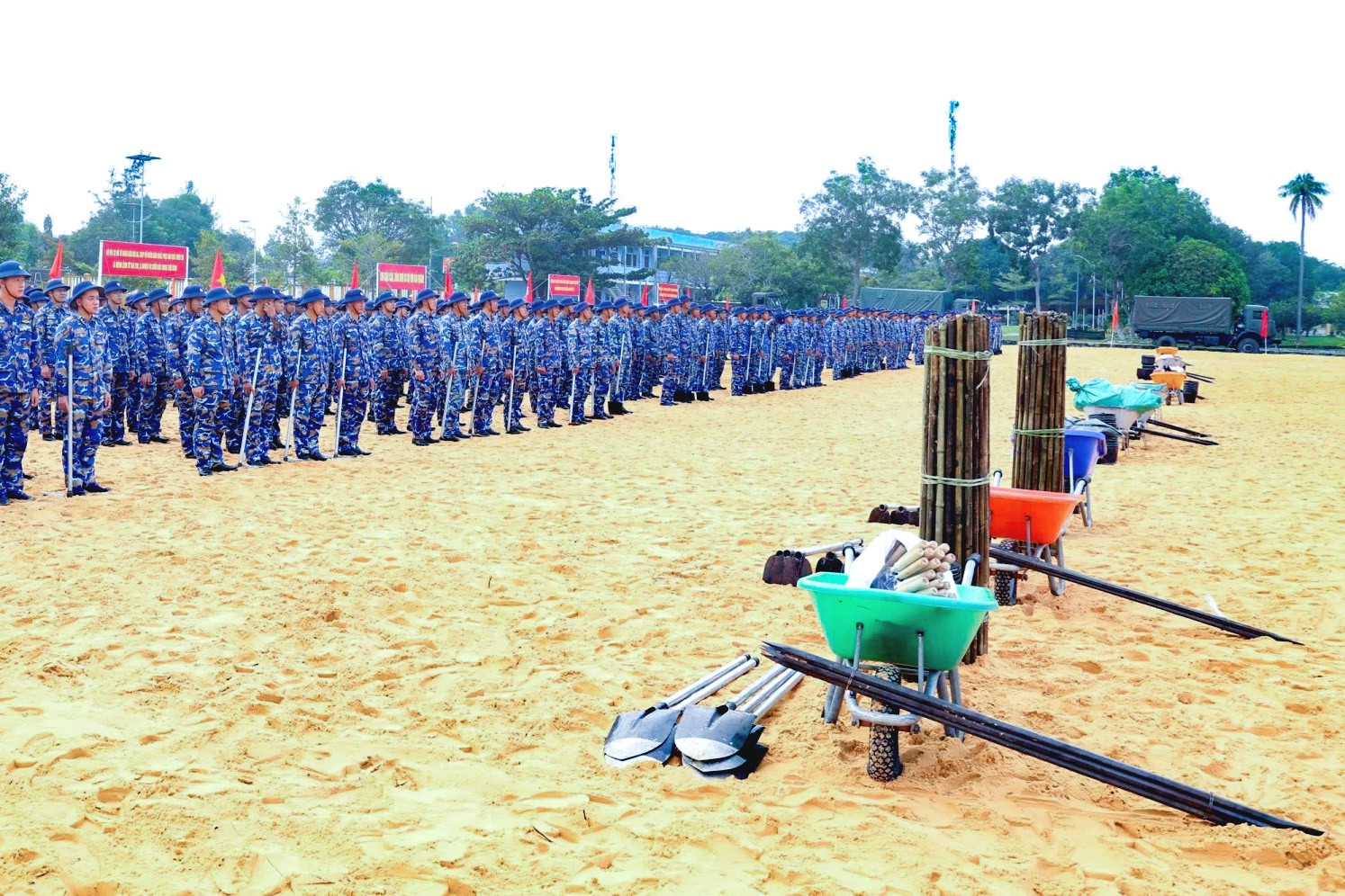 Từ xóa nhà tạm đến 'Chiến dịch Quang Trung': Người lính giúp dân dựng lại mái ấm