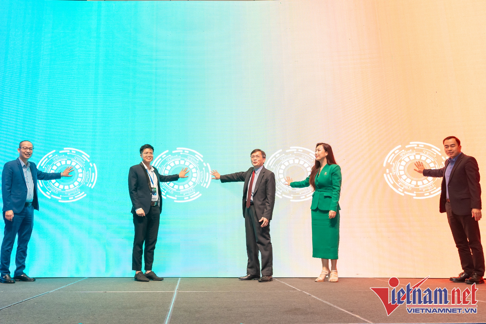 W-kich hoat du an.jpg