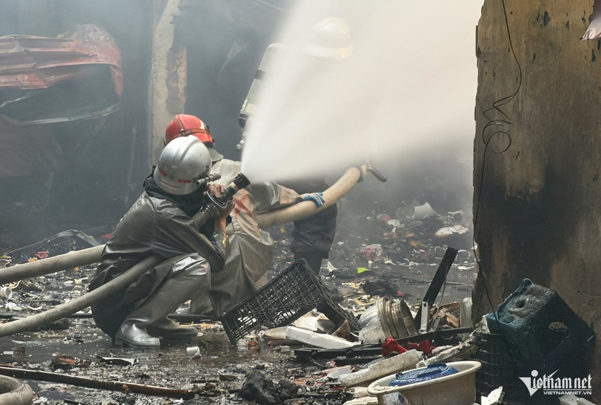 Bản tin sáng 23/12: Chợ Xanh ở Hà Nội cháy ngùn ngụt, người dân hoảng hốt sơ tán