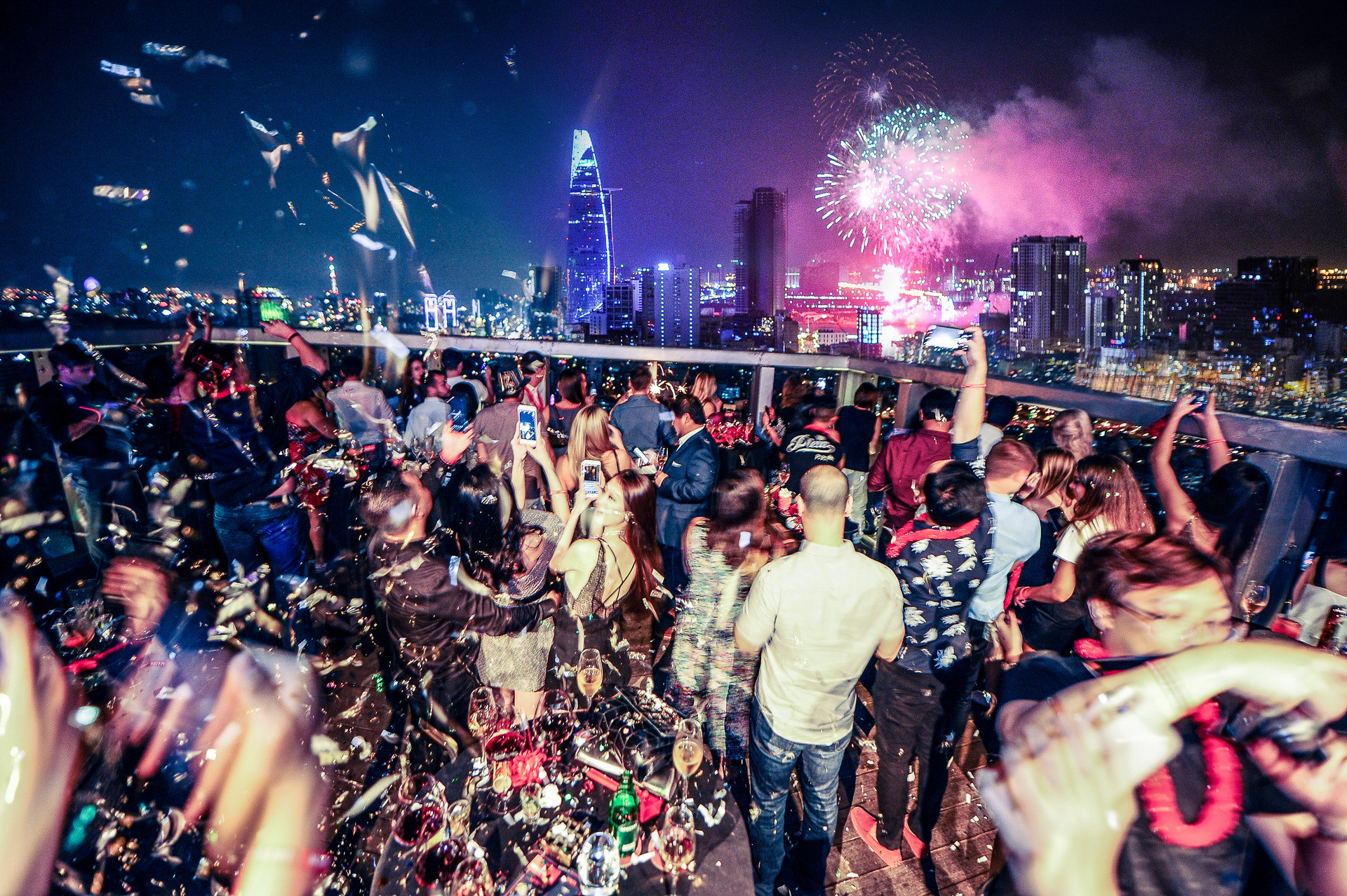 3. Countdown từ tầng 31 với tầm nhìn bao trọn thành phố.jpeg