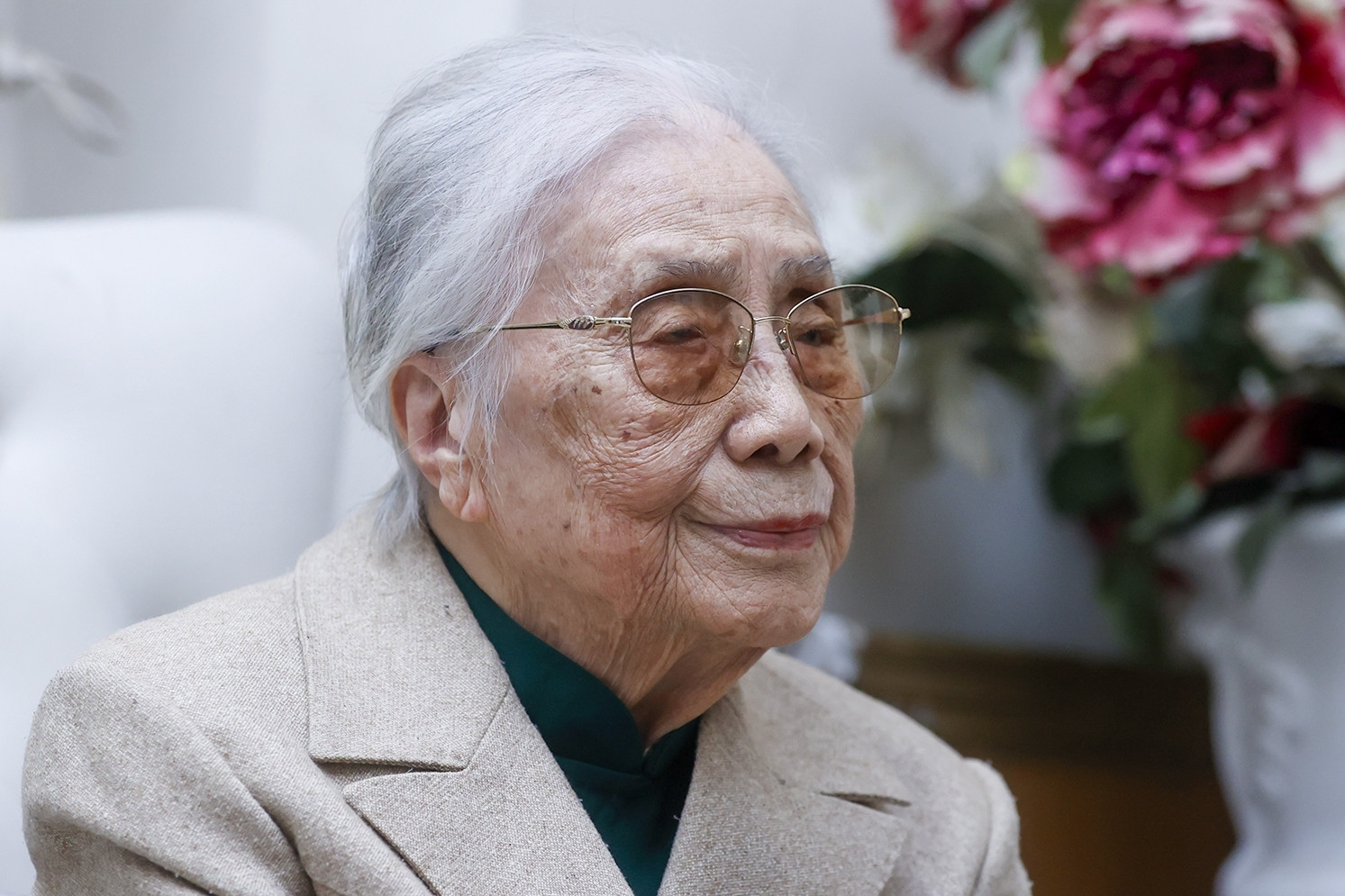 Bà Nguyễn Thị Bình là đại biểu cao tuổi nhất tham dự Đại hội Thi đua yêu nước