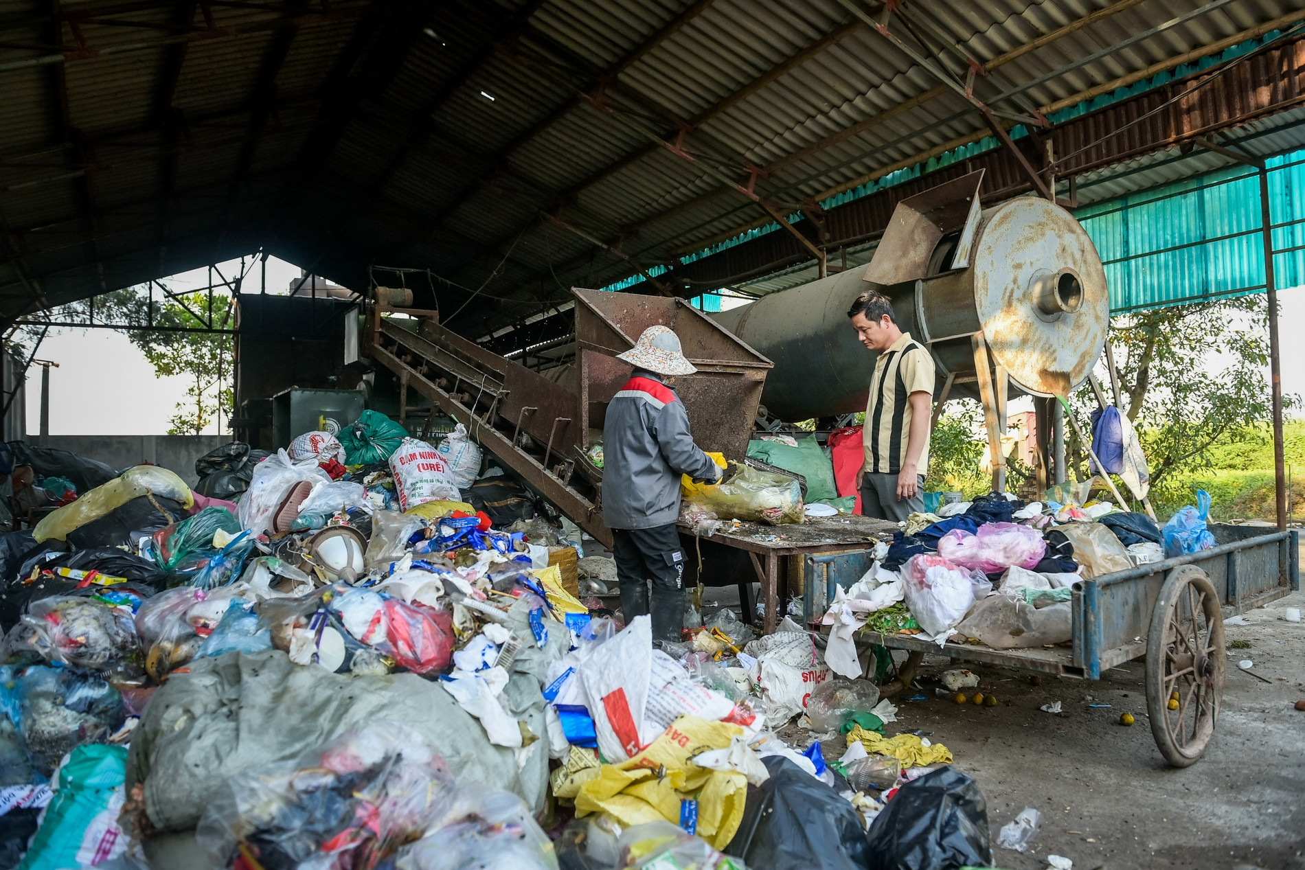 Câu chuyện phía sau cỗ máy phân loại rác 'made in Việt Nam’ ở Ninh Bình