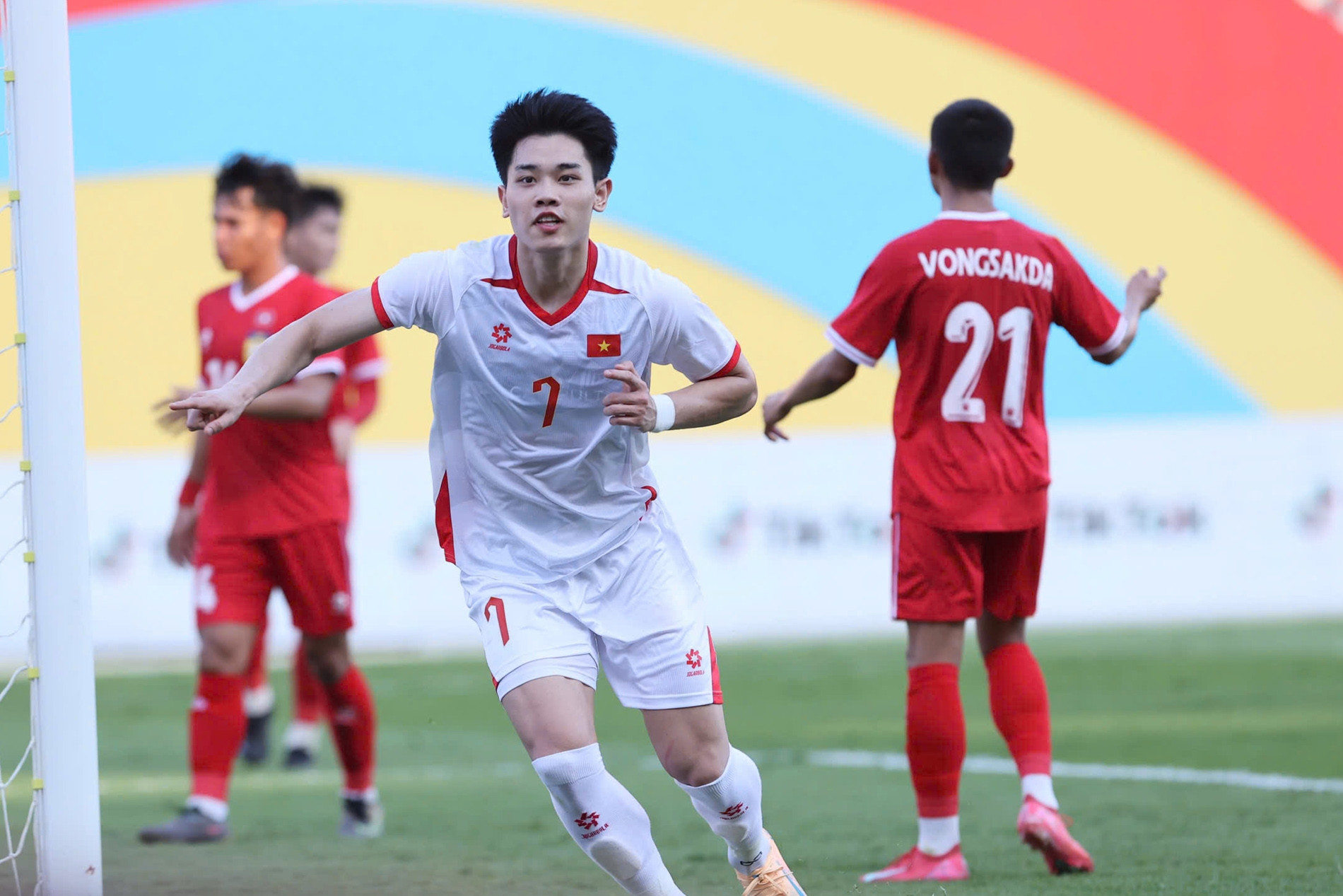 Thủ quân U23 Việt Nam tuyên bố đi sâu tại VCK châu Á Đình Bắc đua Quả bóng vàng Việt Nam 2025 với Hoàng Đức, Tiến Linh