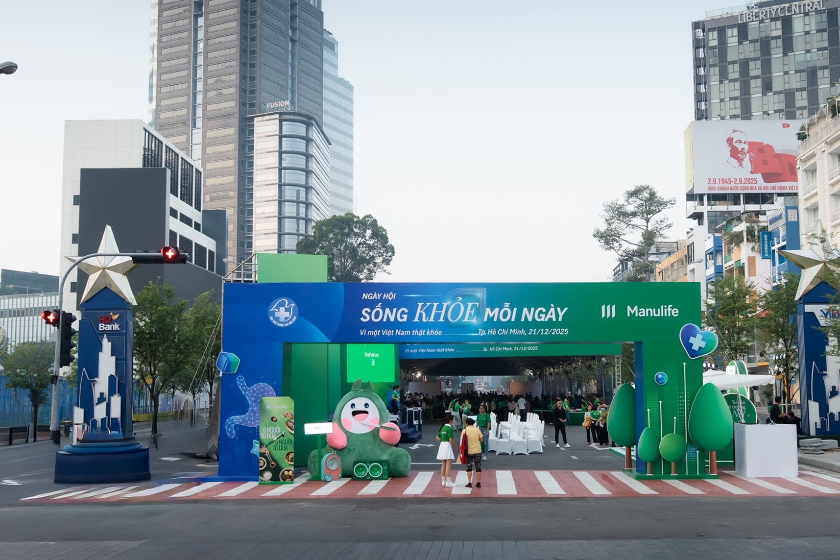  Hơn 3.000 người dân TP.HCM nhận ‘quà’ Giáng sinh sức khỏe từ Manulife 