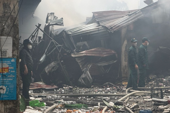 Hiện trường chợ Xanh ở Hà Nội tan hoang sau vụ cháy lúc rạng sáng