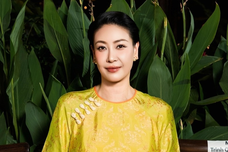 NSND Trịnh Kim Chi làm người mẫu, hoa hậu Hà Kiều Anh sang trọng không ngờ